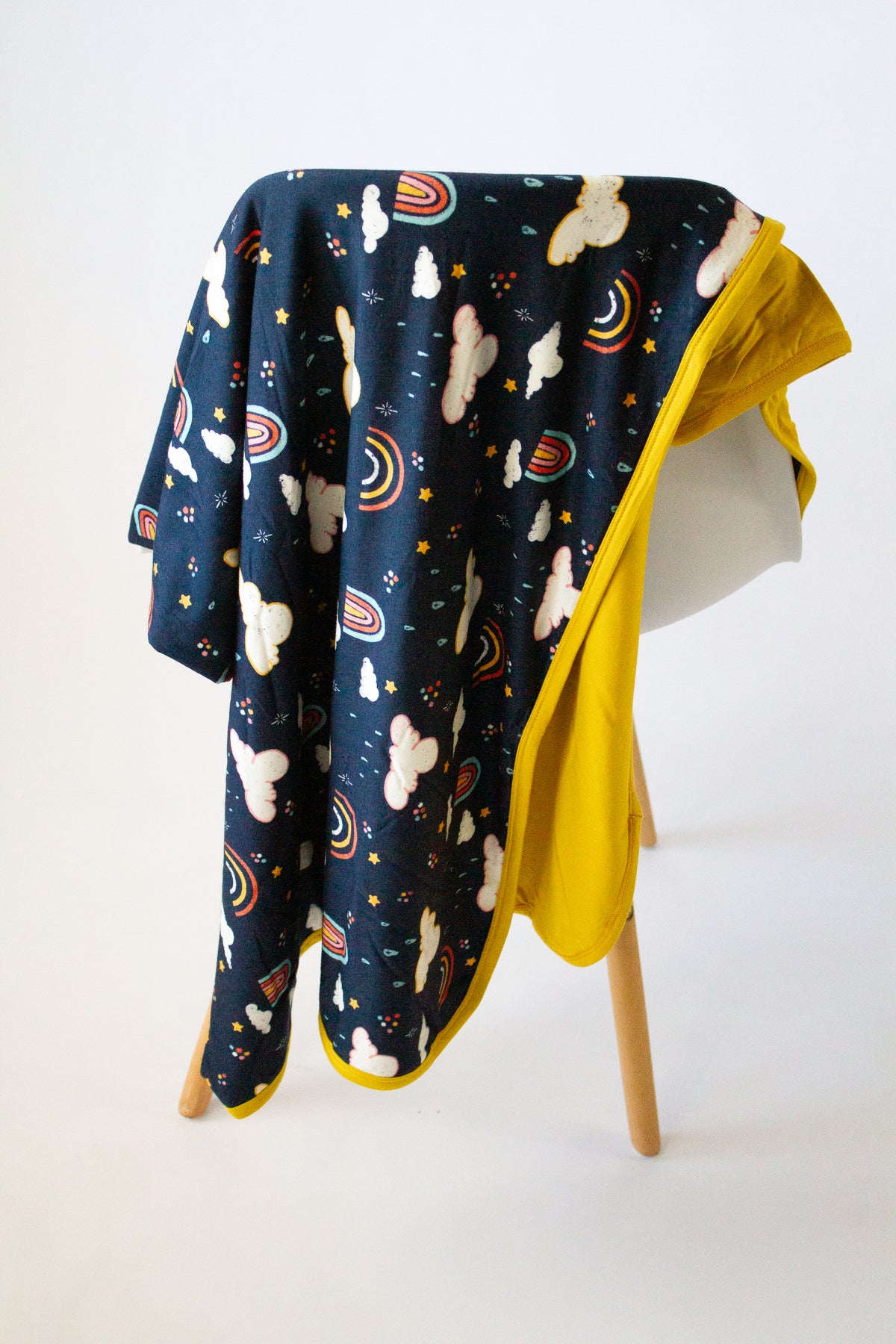 Hugs & Giggles double-layered bamboo baby blanket, reversible print and solid